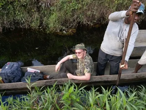 05 Via the swamps to Yabru village