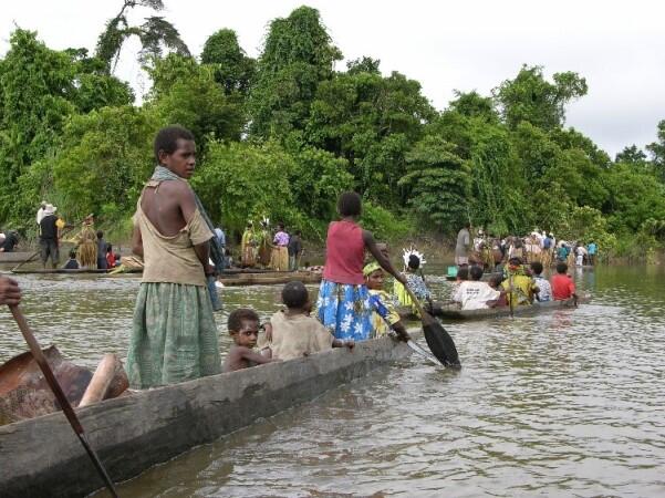 People with canoes